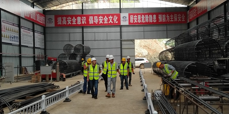 檢查平壩村2#特大橋連續梁段5#鋼筋加工棚標準化建設情況，并提出指導意見.jpg